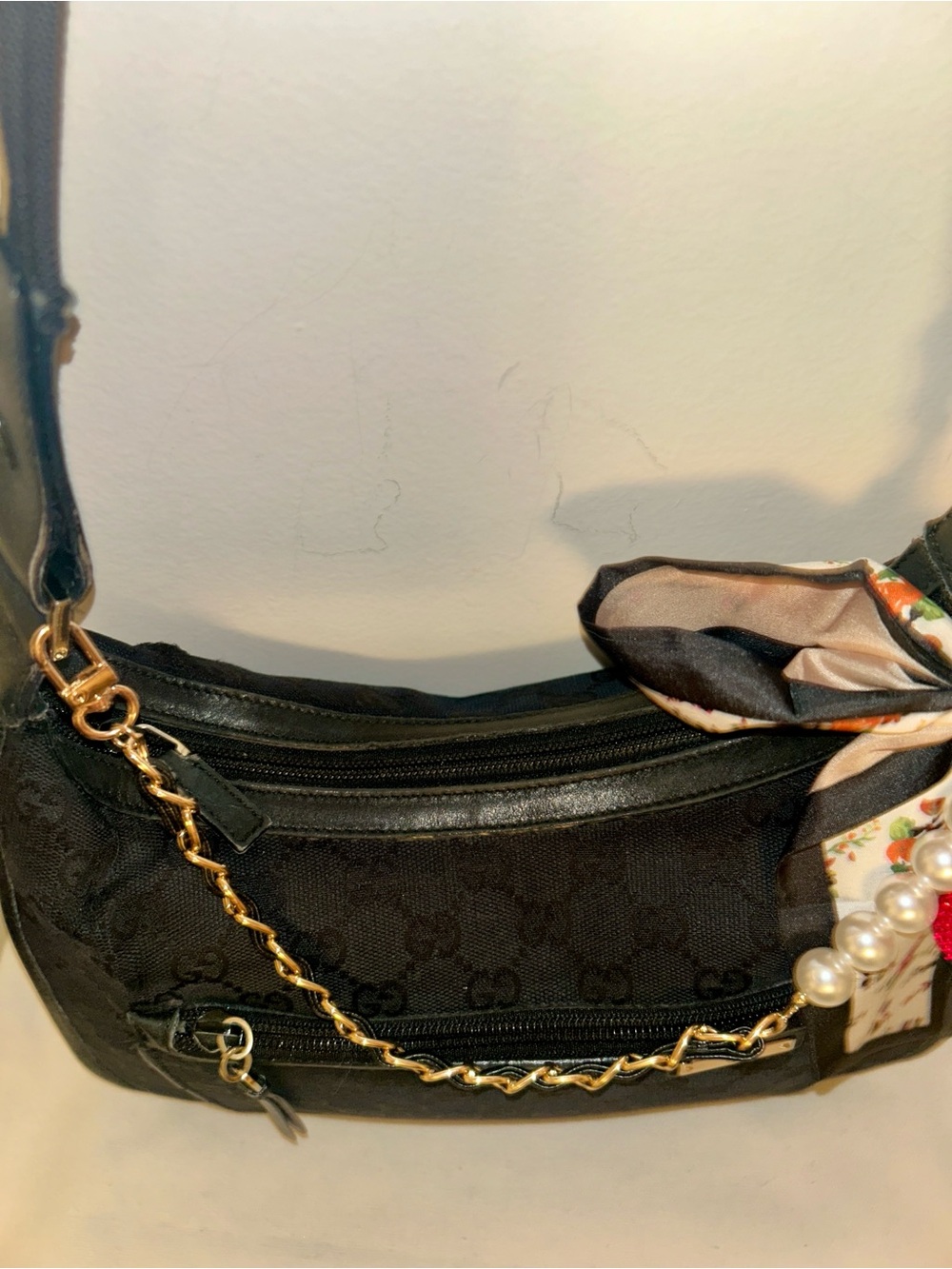 Gucci GG Canvas Black Shoulder Hobo with Gold Chain and Scarf Charm - Picture 4 of 16